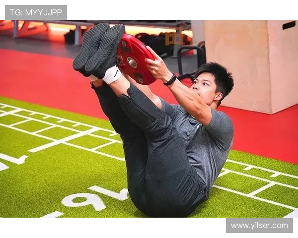 苏炳添训练间隙那一身装备，瞅着比明星还奢侈，这生活真没法普通人比